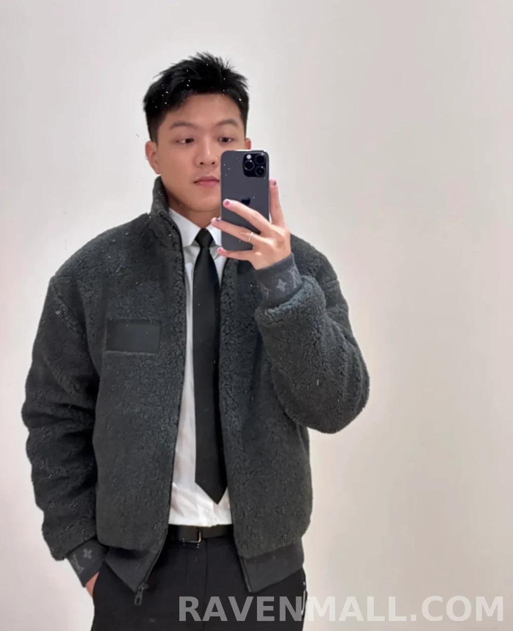 루이비통 루이비통 셰르파 집업 상세 이미지