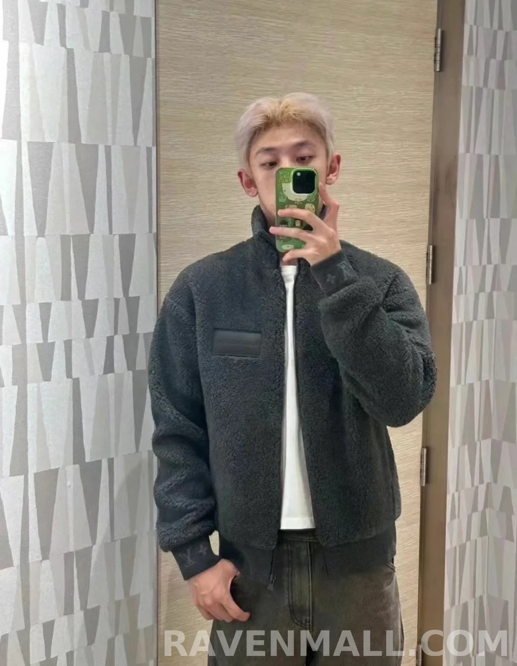 루이비통 루이비통 셰르파 집업 상세 이미지
