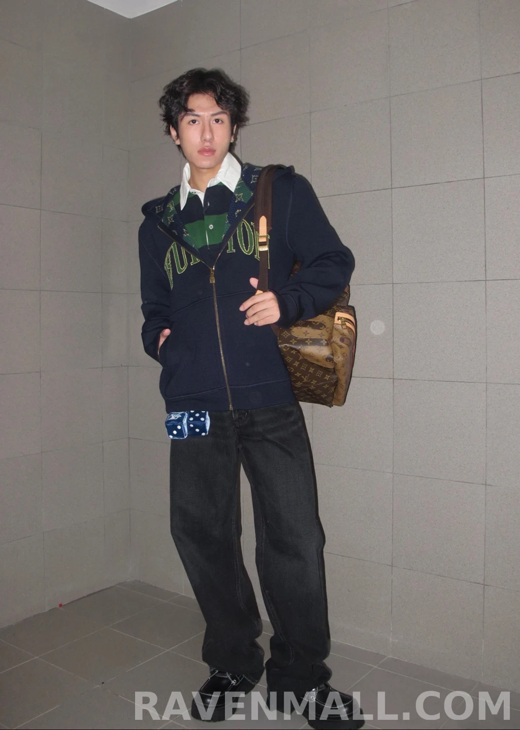 루이비통 루이비통 아치로고 리버서블 집업 상세 이미지