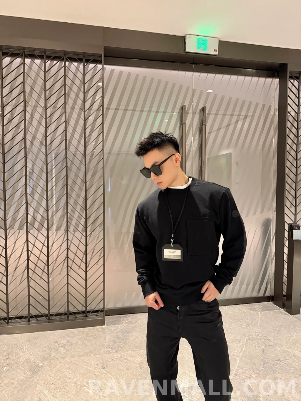 몽클레어 몽클레어 로고포켓 맨투맨 상세 이미지