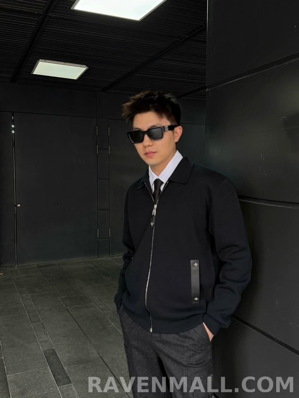 루이비통 루이비통 레더포켓 니트 집업 상세 이미지