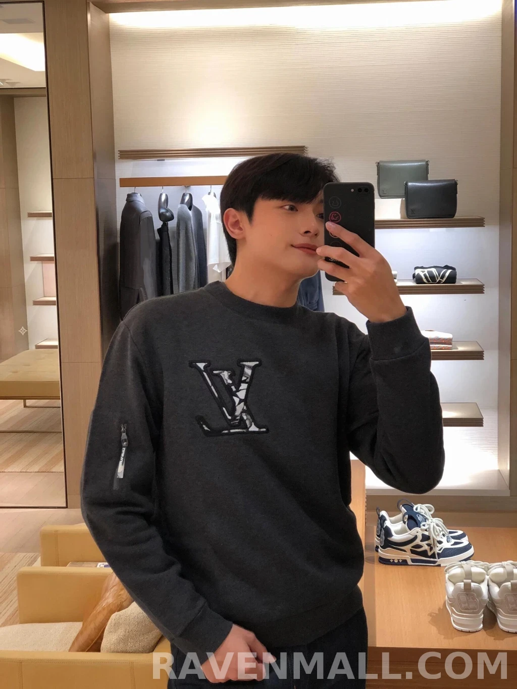 루이비통 루이비통 빅로고 맨투맨 상세 이미지