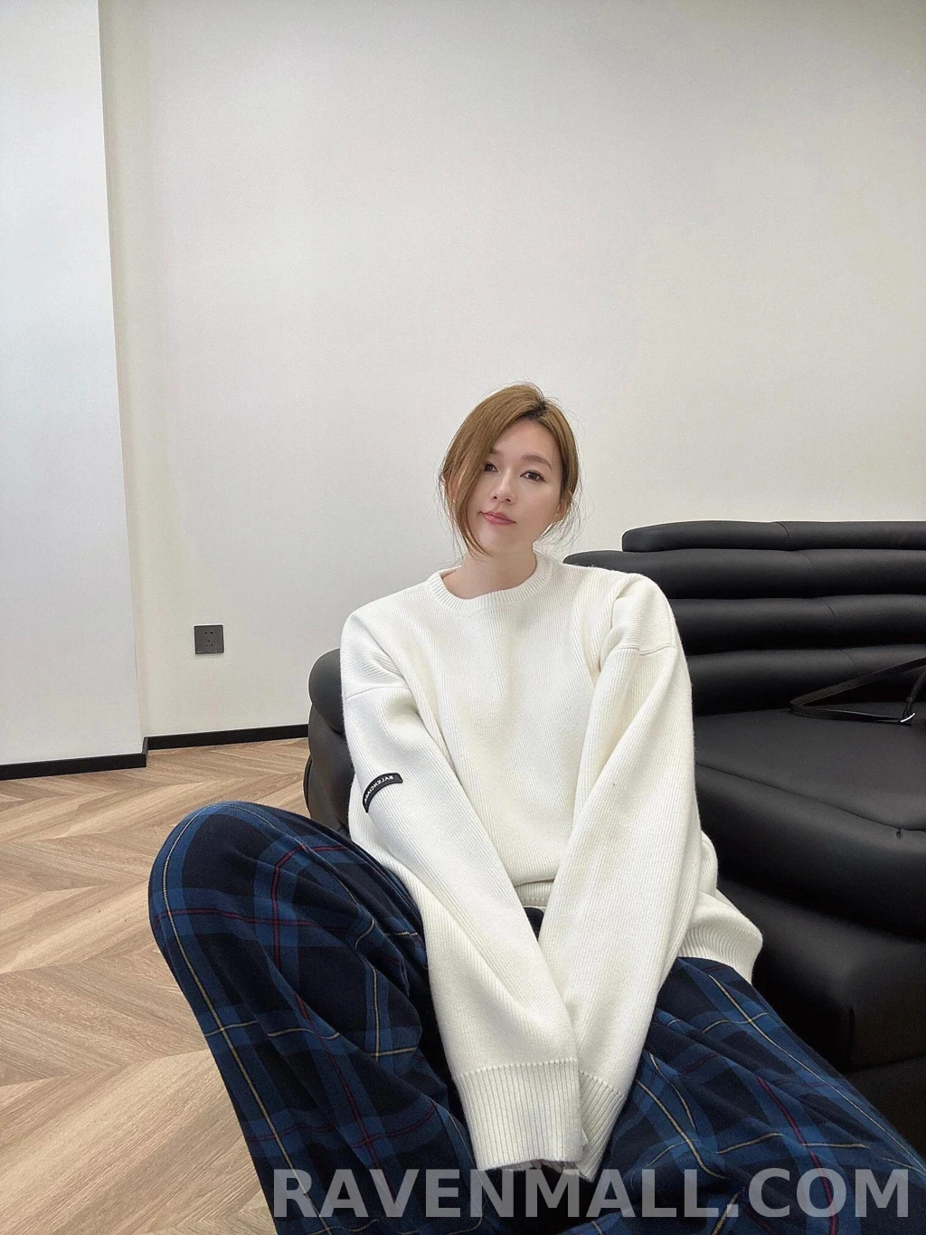 발렌시아가 발렌시아가 슬리브로고 니트 상세 이미지