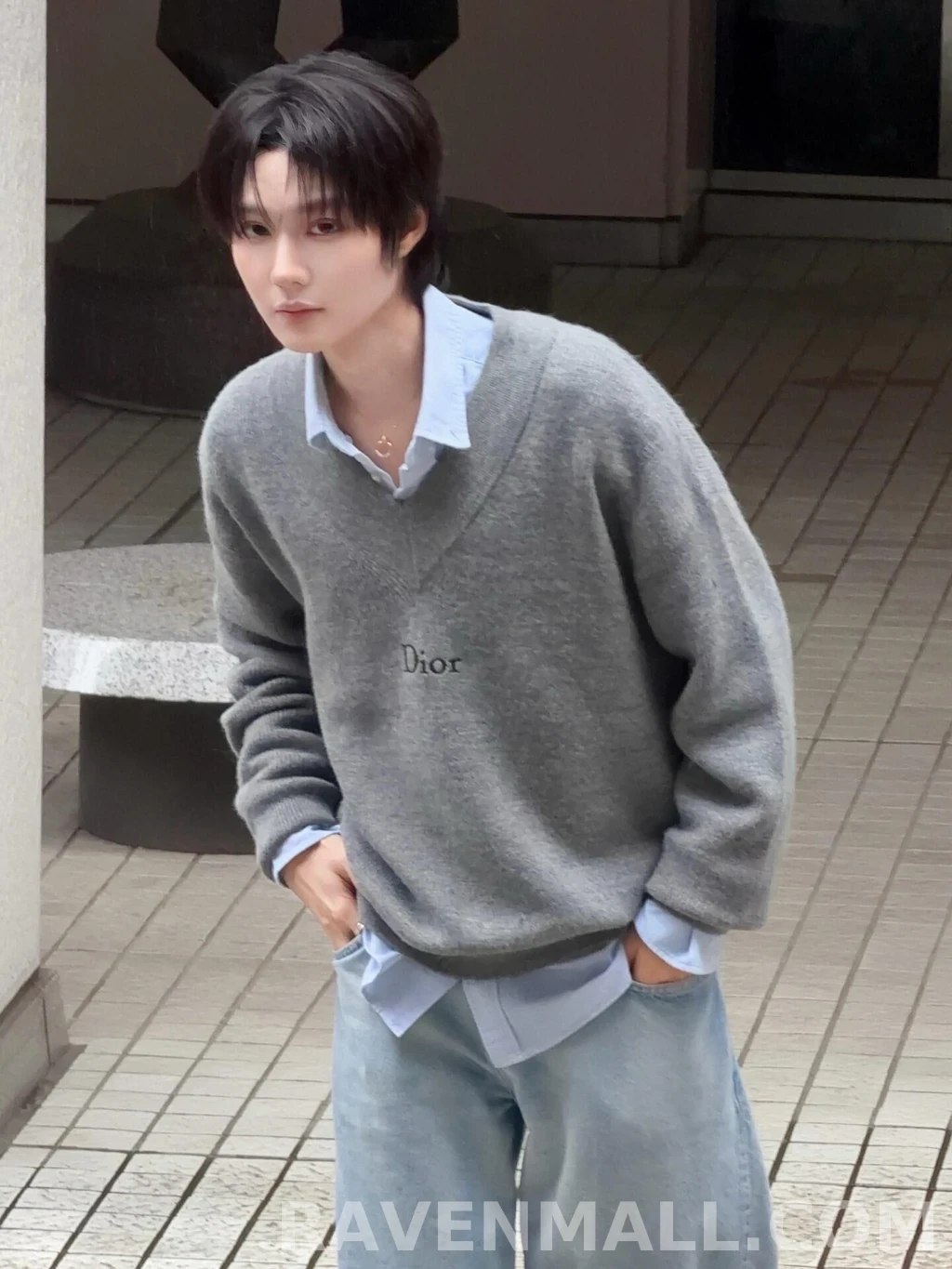 디올 디올 로고 V넥 니트 상세 이미지