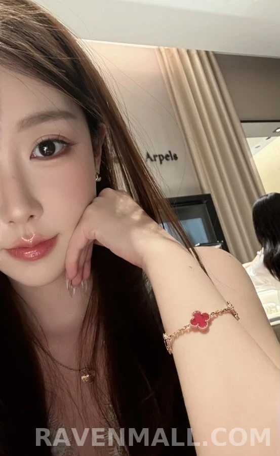 반클리프 아펠 반 클리프 아펠 클래식 사엽초 목걸이 상세 이미지