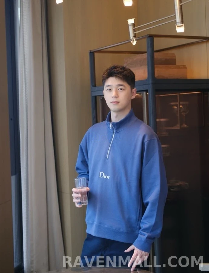 디올 디올 레터링 하프집업 맨투맨 상세 이미지