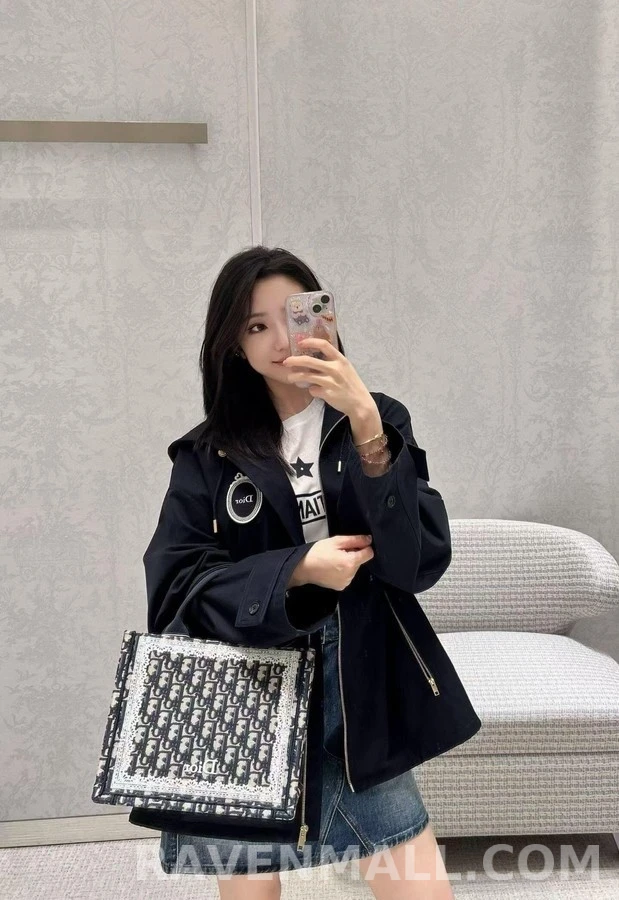 디올 디올 메달리온 자수 후드 집업 상세 이미지