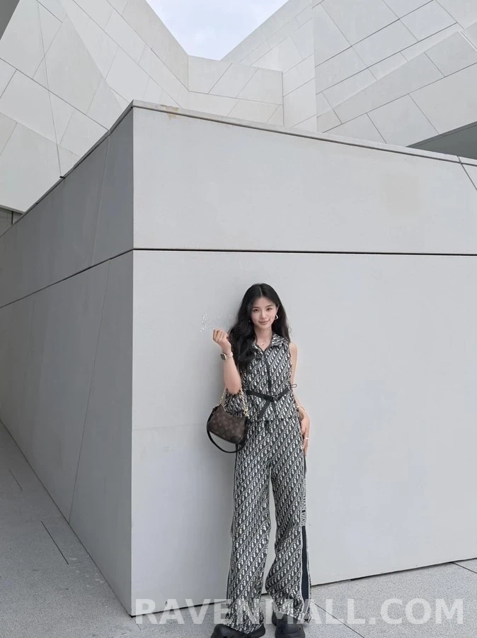 디올 디올 오블리크 모노그램 후드 슬리브리스 상세 이미지