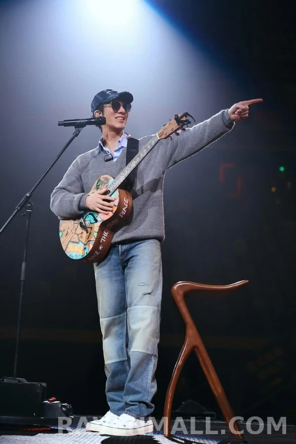 디올 디올 레귤러 진 상세 이미지