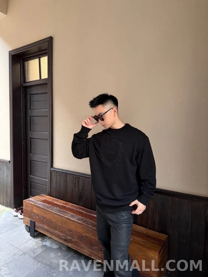 디올 디올 메달리온 로고 자수 맨투맨 상세 이미지