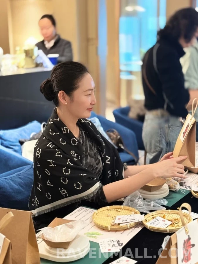 샤넬 샤넬 레터링 로고 스카프 상세 이미지