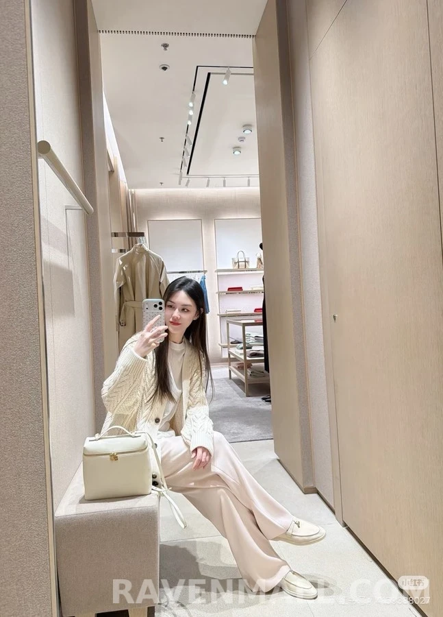 로로피아나 로로피아나 울 V넥 케이블 가디건 상세 이미지