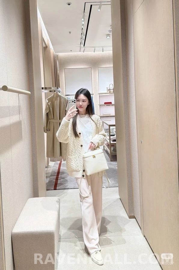 로로피아나 로로피아나 울 V넥 케이블 가디건 상세 이미지