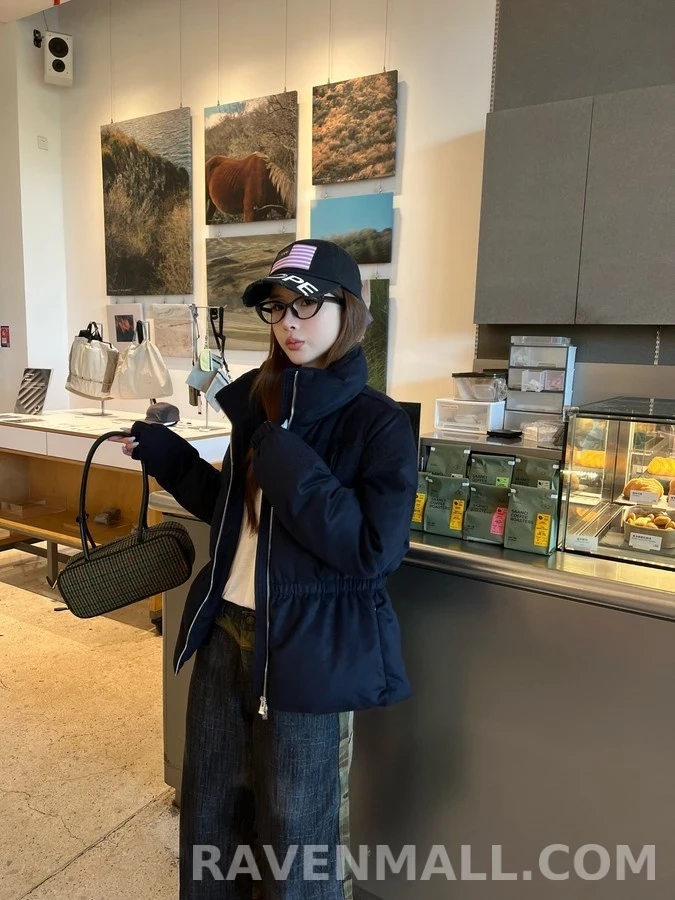 로로피아나 로로피아나 자수 로고 허리라인 패딩 상세 이미지