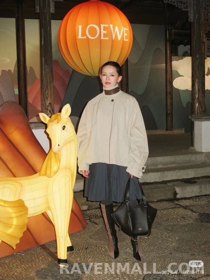 로에베 로에베 아나그램 가죽 칼라 숏 자켓 상세 이미지
