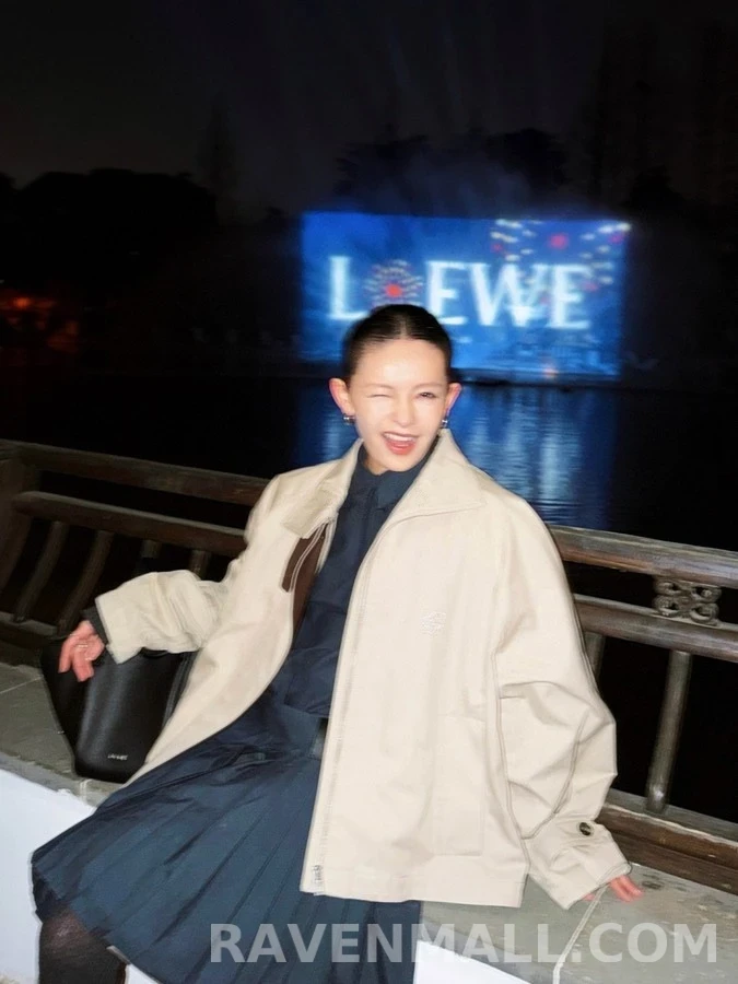로에베 로에베 아나그램 로고 쇼트 트렌치 자켓 상세 이미지