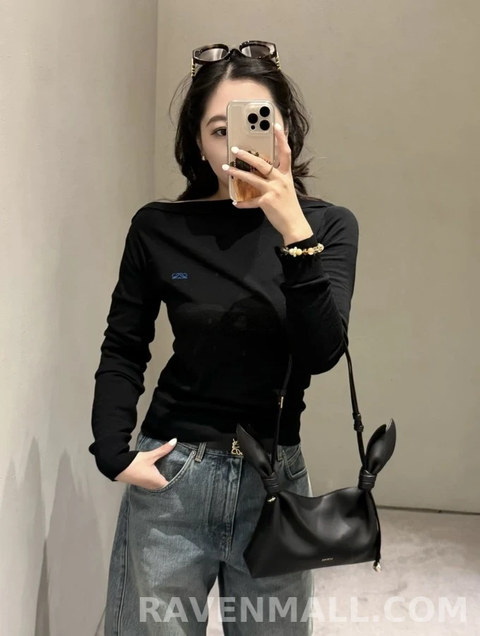 로에베 로에베 아나그램 보트넥 긴팔 티셔츠 상세 이미지