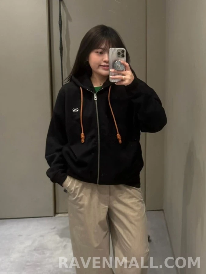 로에베 로에베 아나그램 자수 레더 드로스트링 후드 집업 상세 이미지