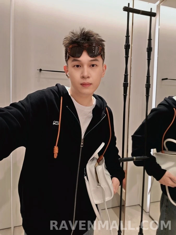 로에베 로에베 아나그램 자수 레더 드로스트링 후드 집업 상세 이미지