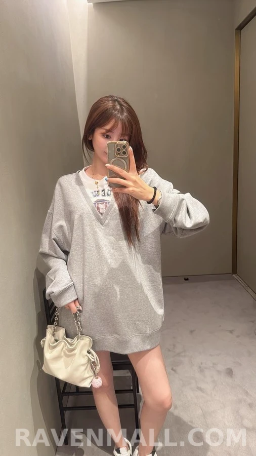 로에베 로에베 페이크 투피스 V넥 맨투맨 상세 이미지