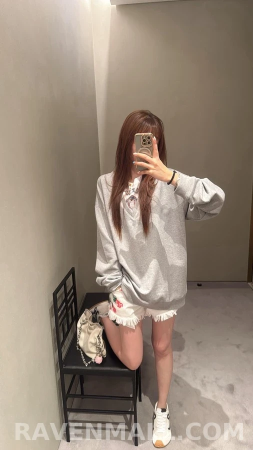 로에베 로에베 페이크 투피스 V넥 맨투맨 상세 이미지
