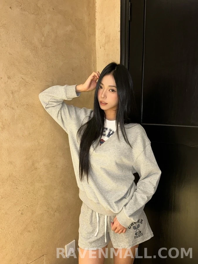 로에베 로에베 페이크 투피스 V넥 맨투맨 상세 이미지