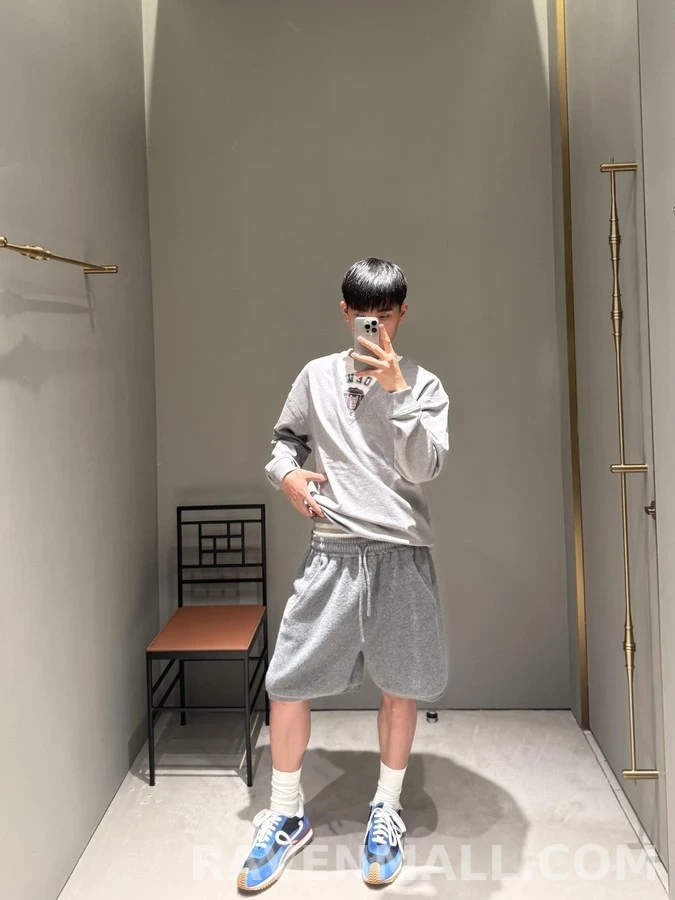 로에베 로에베 페이크 투피스 V넥 맨투맨 상세 이미지