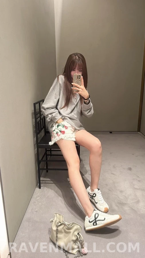 로에베 로에베 페이크 투피스 V넥 맨투맨 상세 이미지