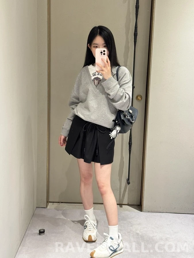로에베 로에베 페이크 투피스 V넥 맨투맨 상세 이미지