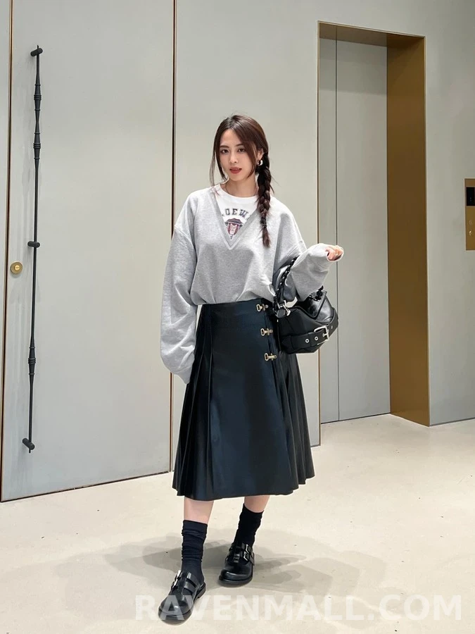 로에베 로에베 페이크 투피스 V넥 맨투맨 상세 이미지