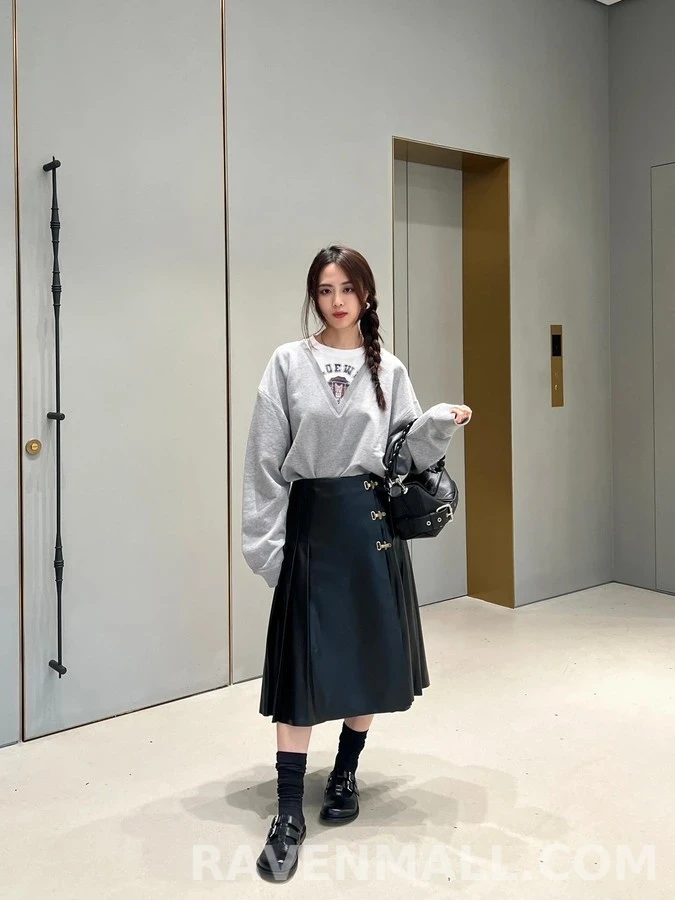 로에베 로에베 페이크 투피스 V넥 맨투맨 상세 이미지