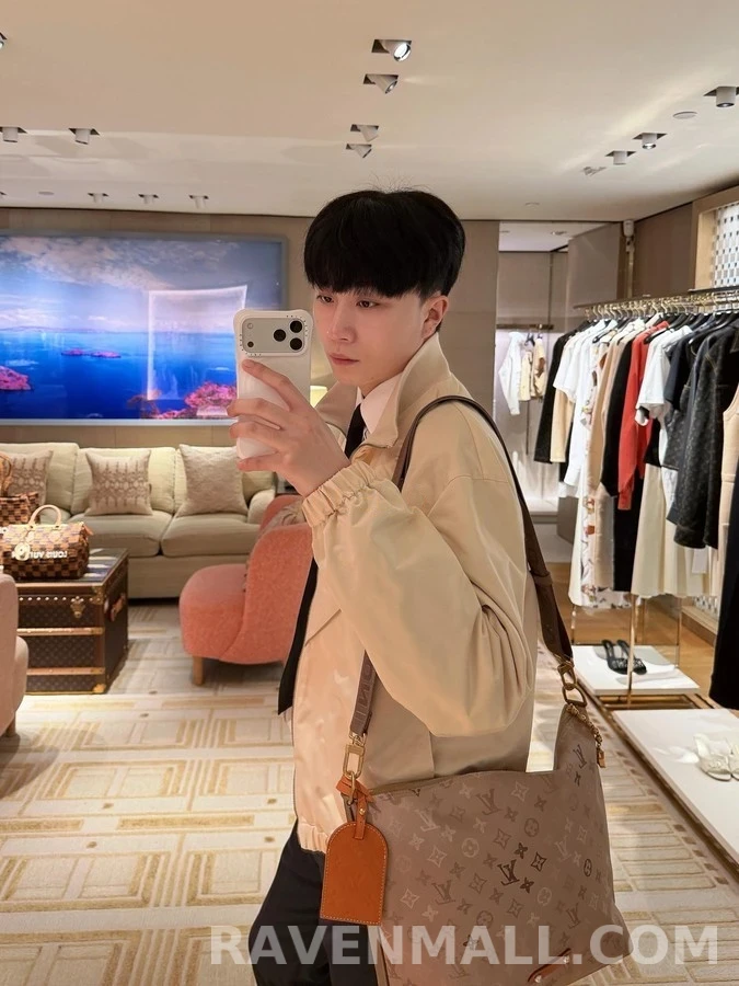 루이비통 루이비통 가죽 로고 트랙 자켓 상세 이미지