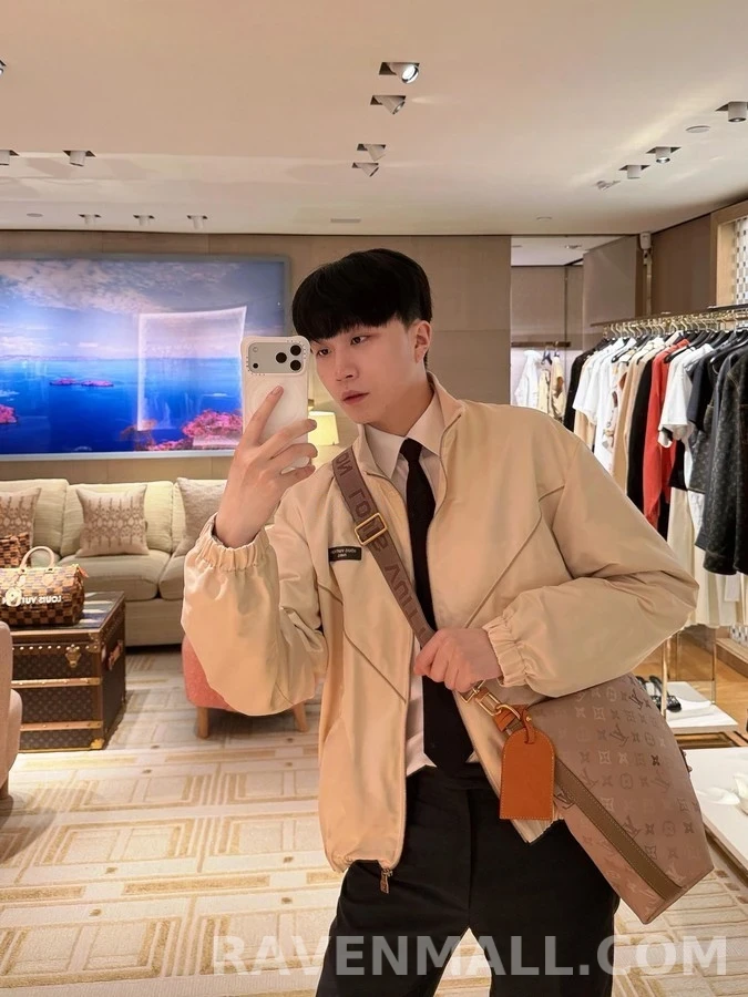 루이비통 루이비통 가죽 로고 트랙 자켓 상세 이미지