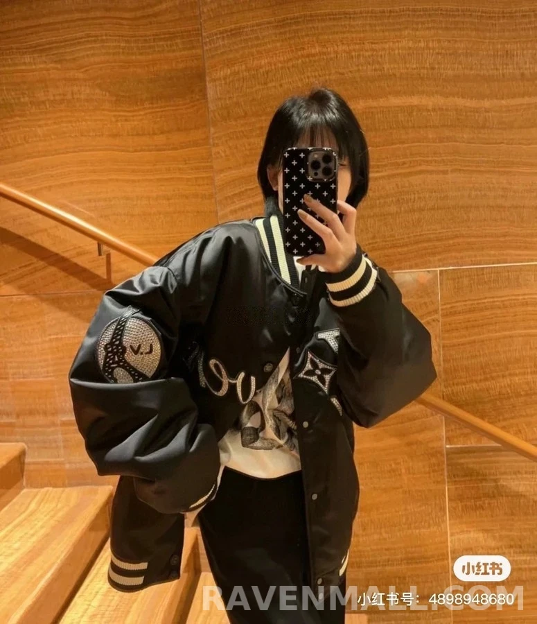 루이비통 루이비통 라버스 라인스톤 패치 패딩 상세 이미지