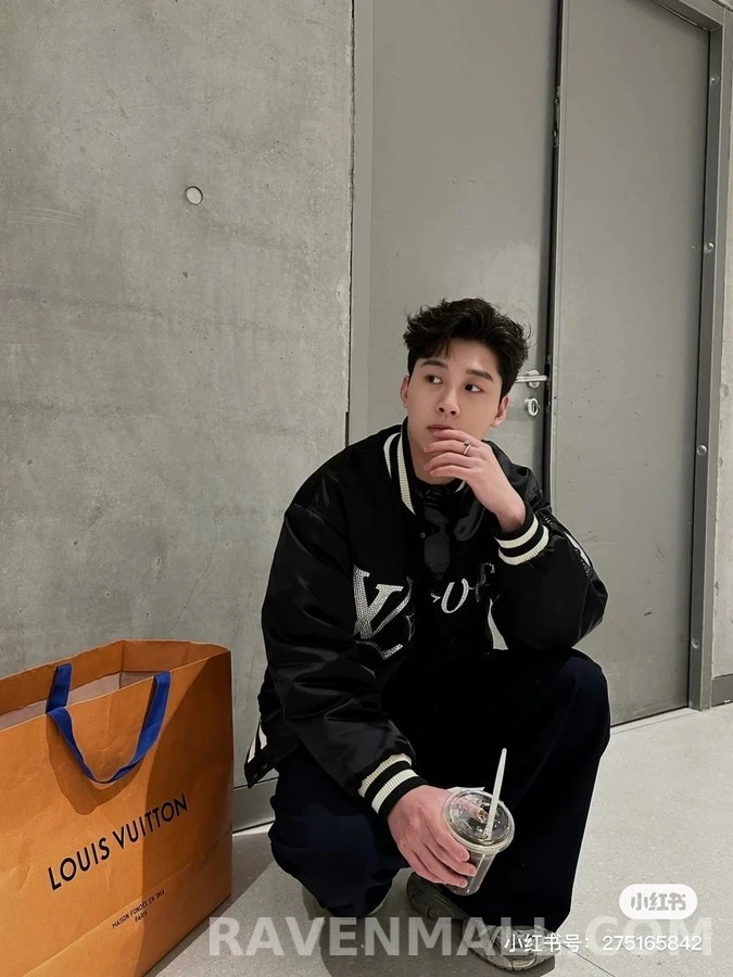 루이비통 루이비통 라버스 라인스톤 패치 패딩 상세 이미지