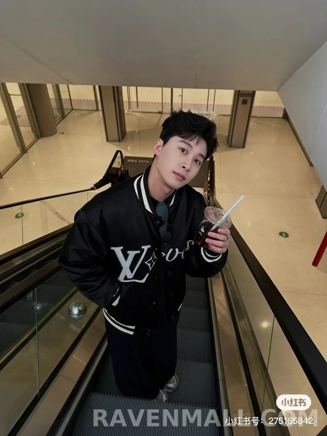 루이비통 루이비통 라버스 라인스톤 패치 패딩 상세 이미지