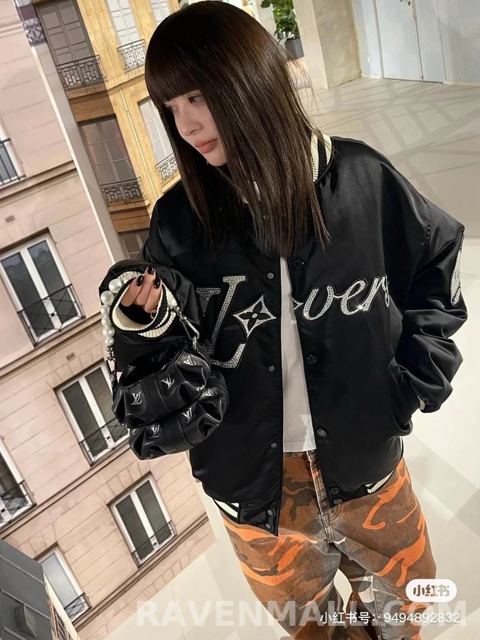 루이비통 루이비통 라버스 라인스톤 패치 패딩 상세 이미지