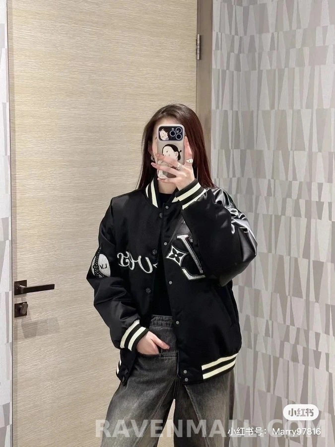 루이비통 루이비통 라버스 라인스톤 패치 패딩 상세 이미지