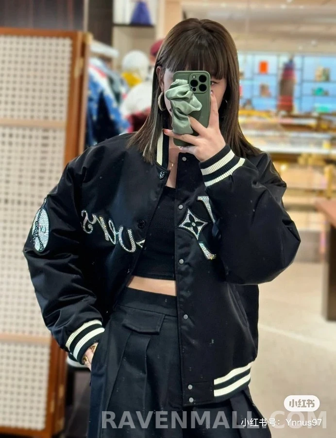 루이비통 루이비통 라버스 라인스톤 패치 패딩 상세 이미지