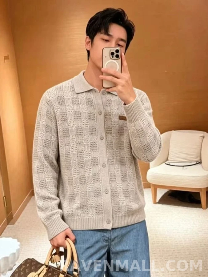 루이비통 루이비통 레더 패치 오픈워크 체크 니트 가디건 상세 이미지