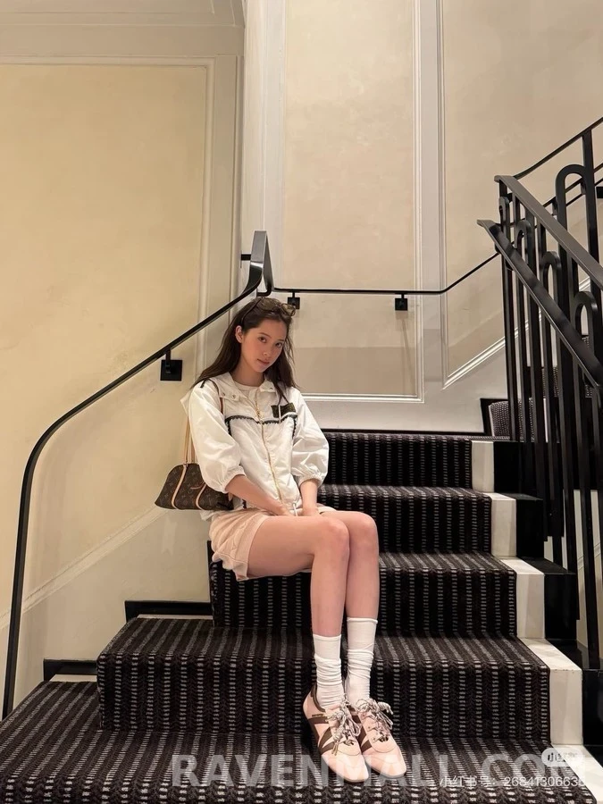 루이비통 루이비통 레이스 라벨 후드 바람막이 상세 이미지