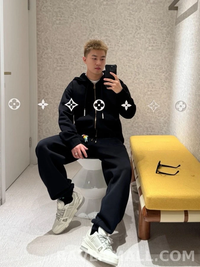 루이비통 루이비통 레터 자수 진주 드로스트링 집업 후드 상세 이미지