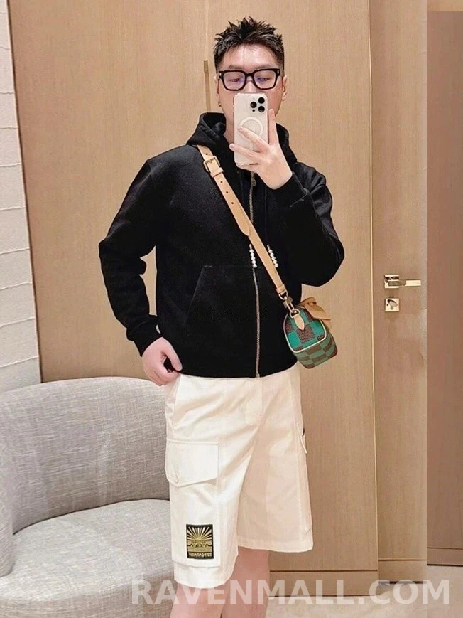 루이비통 루이비통 레터 자수 진주 드로스트링 집업 후드 상세 이미지