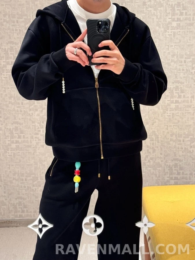 루이비통 루이비통 레터 자수 진주 드로스트링 집업 후드 상세 이미지