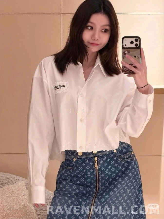 루이비통 루이비통 레터링 패치 크롭 셔츠 상세 이미지