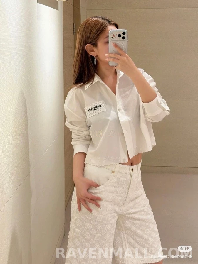 루이비통 루이비통 레터링 패치 크롭 셔츠 상세 이미지