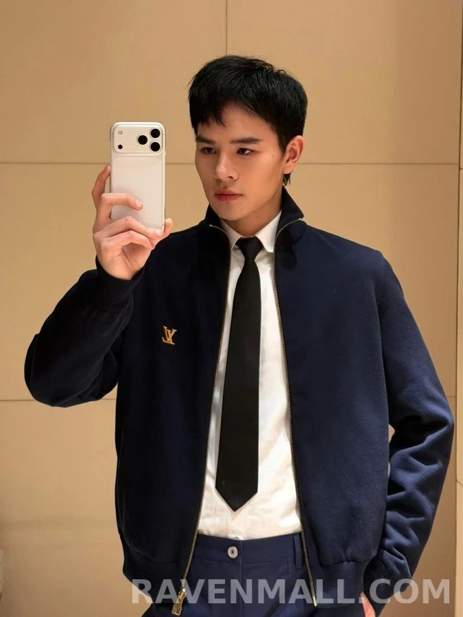 루이비통 루이비통 로고 립넥 레더 자켓 상세 이미지