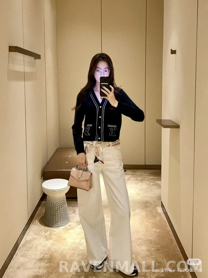 루이비통 루이비통 로고 배색 라인 가디건 상세 이미지
