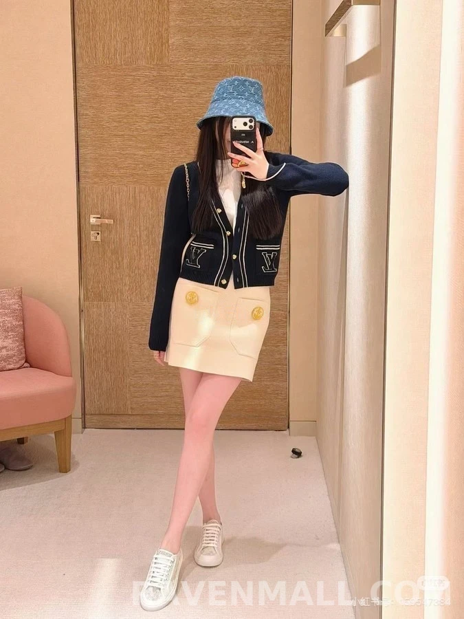 루이비통 루이비통 로고 배색 라인 가디건 상세 이미지