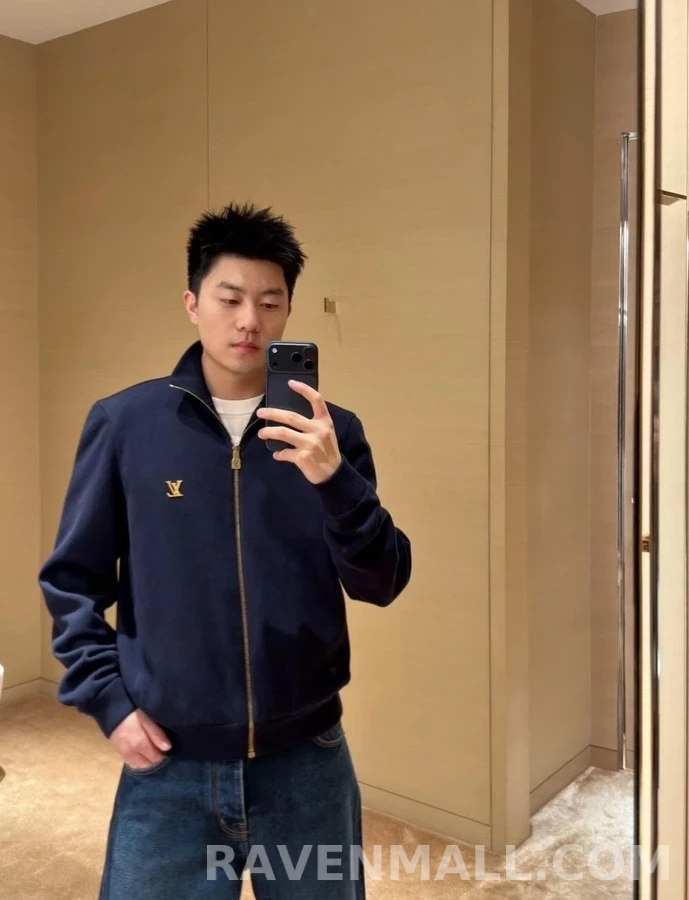 루이비통 루이비통 로고 집업 니트 상세 이미지